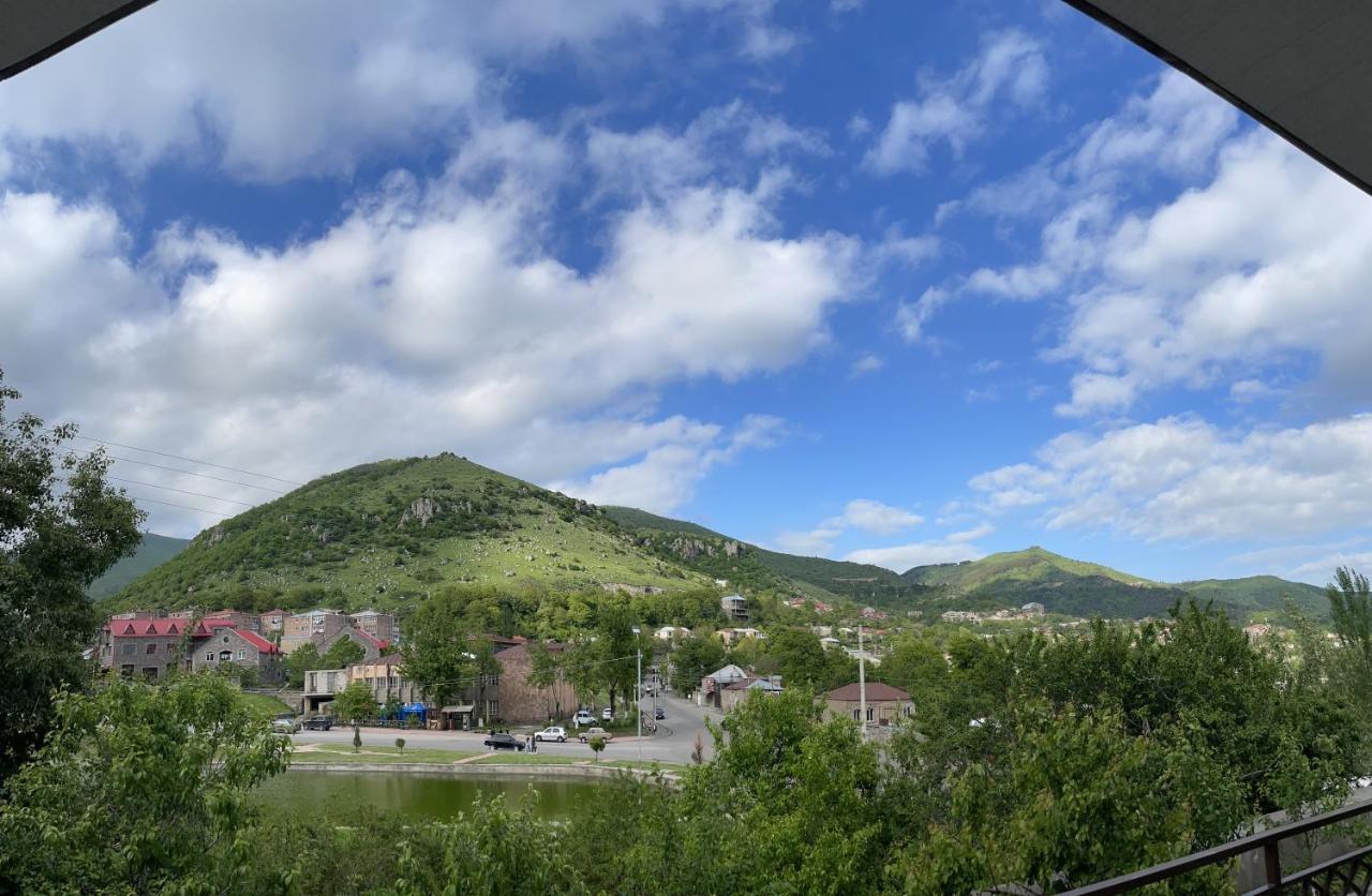 Yolyans Hotel Goris Exterior photo