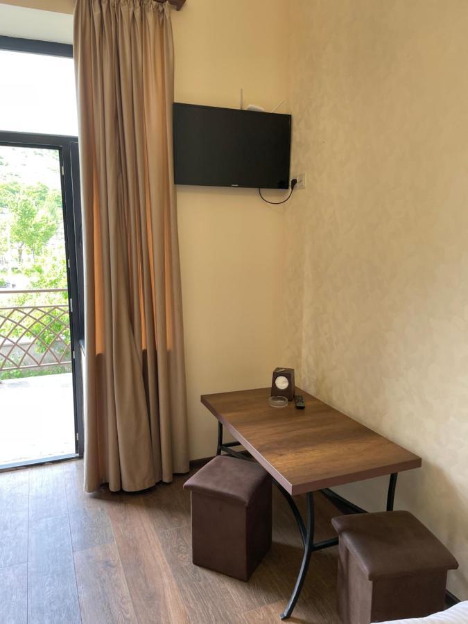 Yolyans Hotel Goris Exterior photo